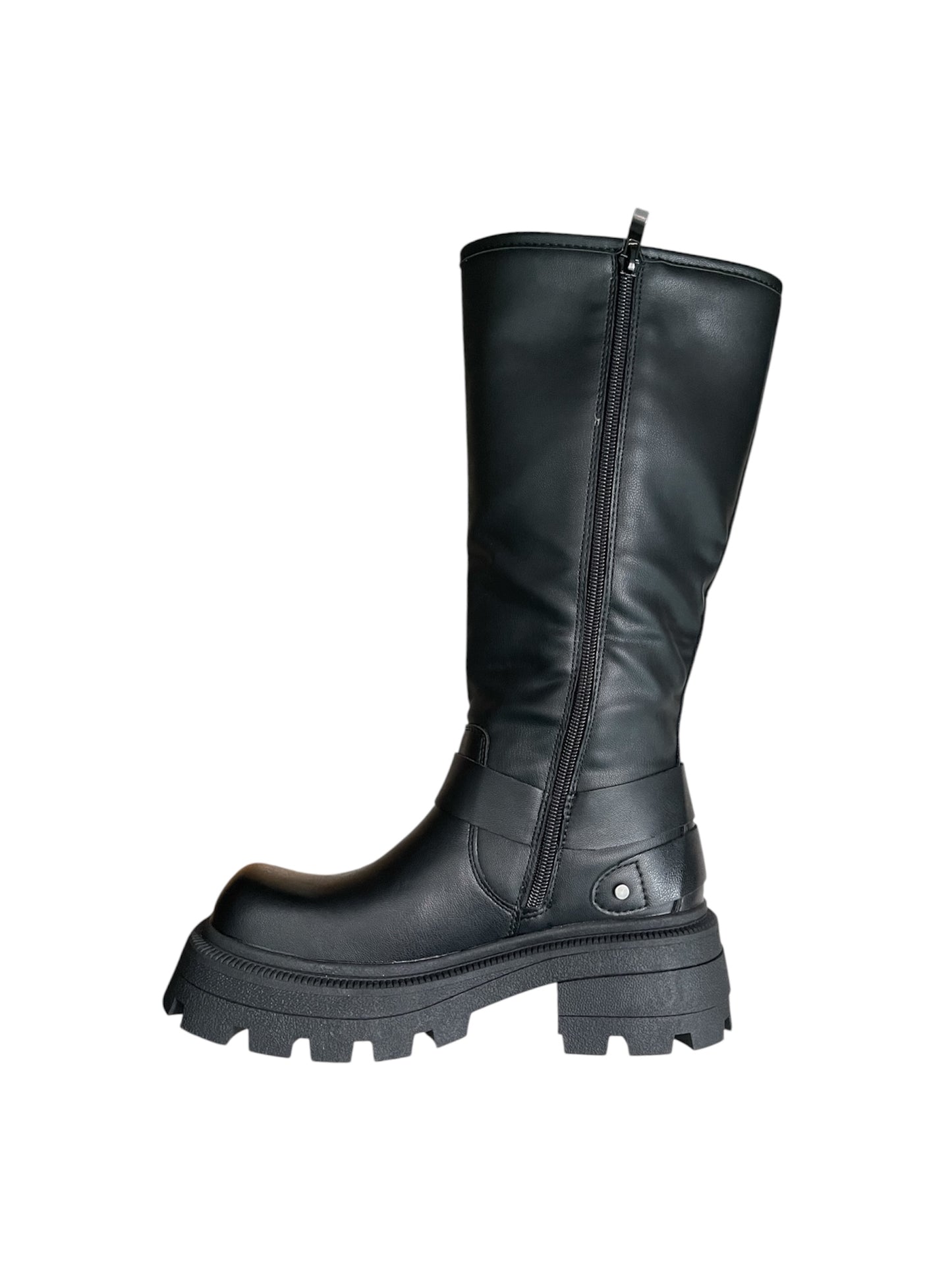 Bota Efecto Cuero Negro Con Hebilla y Plataform