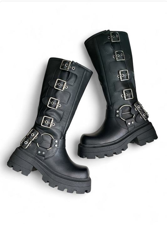Bota Efecto Cuero Negro Con Hebilla y Plataform