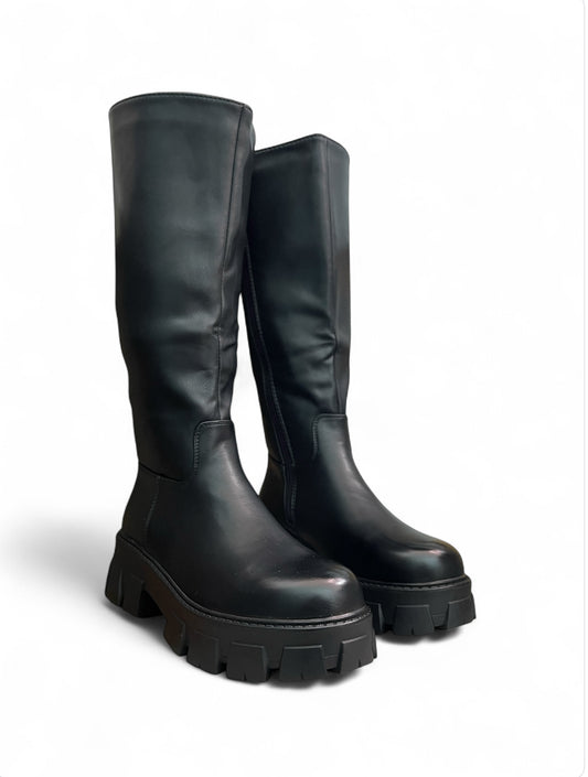 Bota Efecto Cuero Negro Con Plataform