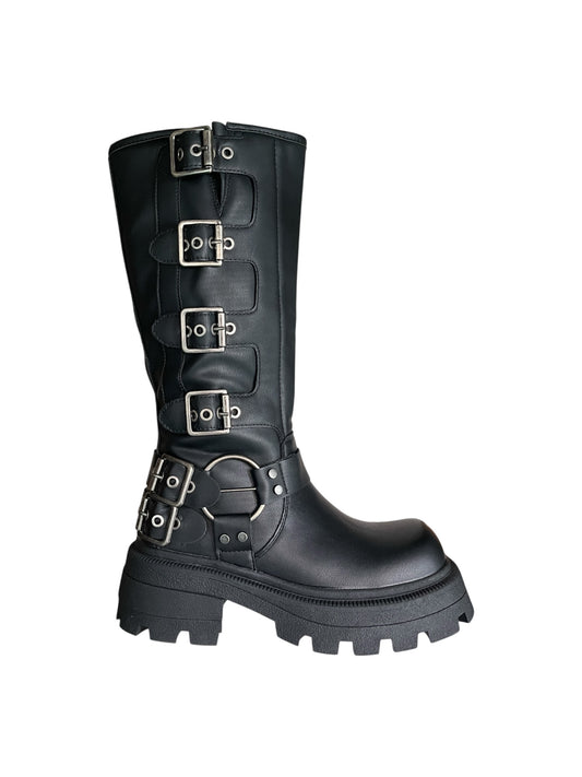 Bota Efecto Cuero Negro Con Hebilla y Plataform